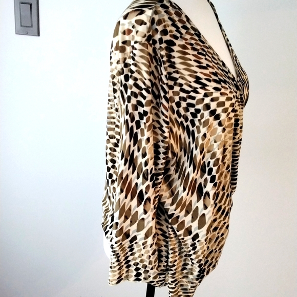 Wrap around animal print top, size XL - Picture 5 of 11